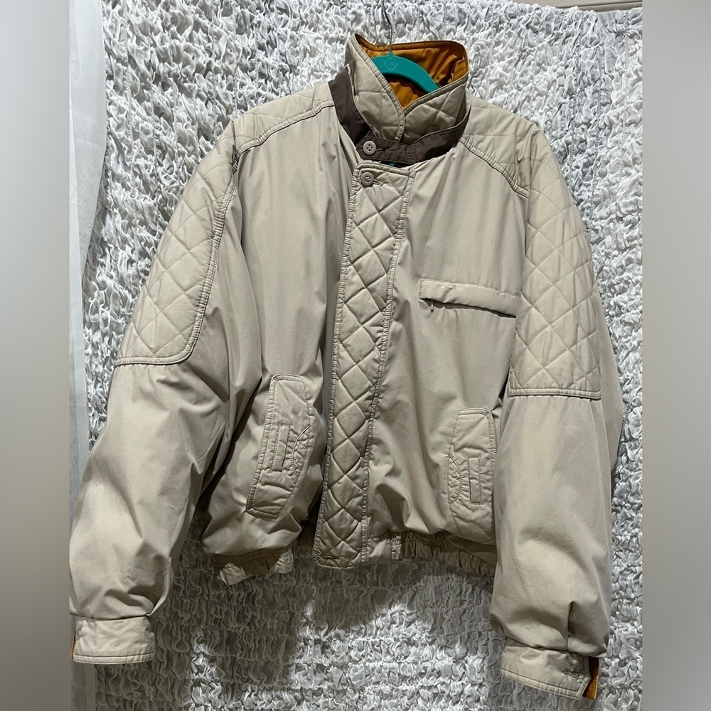 Members Only Light Tan REVERSIBLE  PUFFER Jacket,
MEN SIZE XL.
